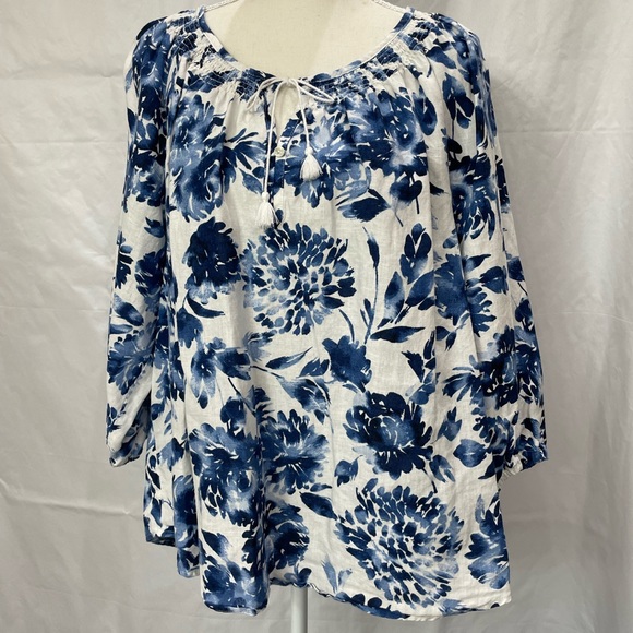 3/$35 Jones New York blue flower top. 1X - Picture 1 of 4